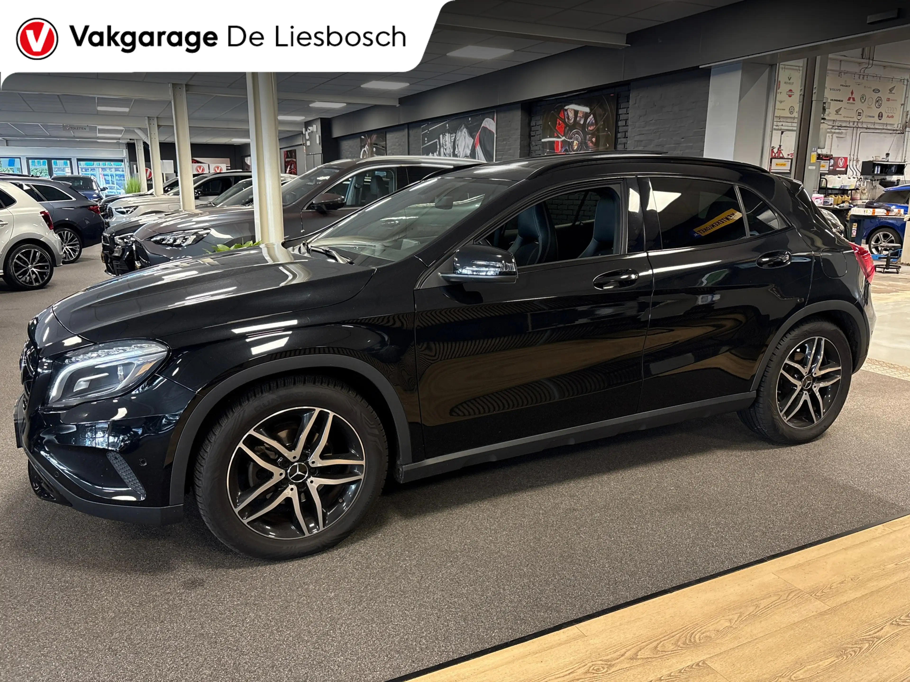 Mercedes-Benz GLA 200 Edition 1/pano/night pakket/navi/pdc/led/cruisec/a — photo 8