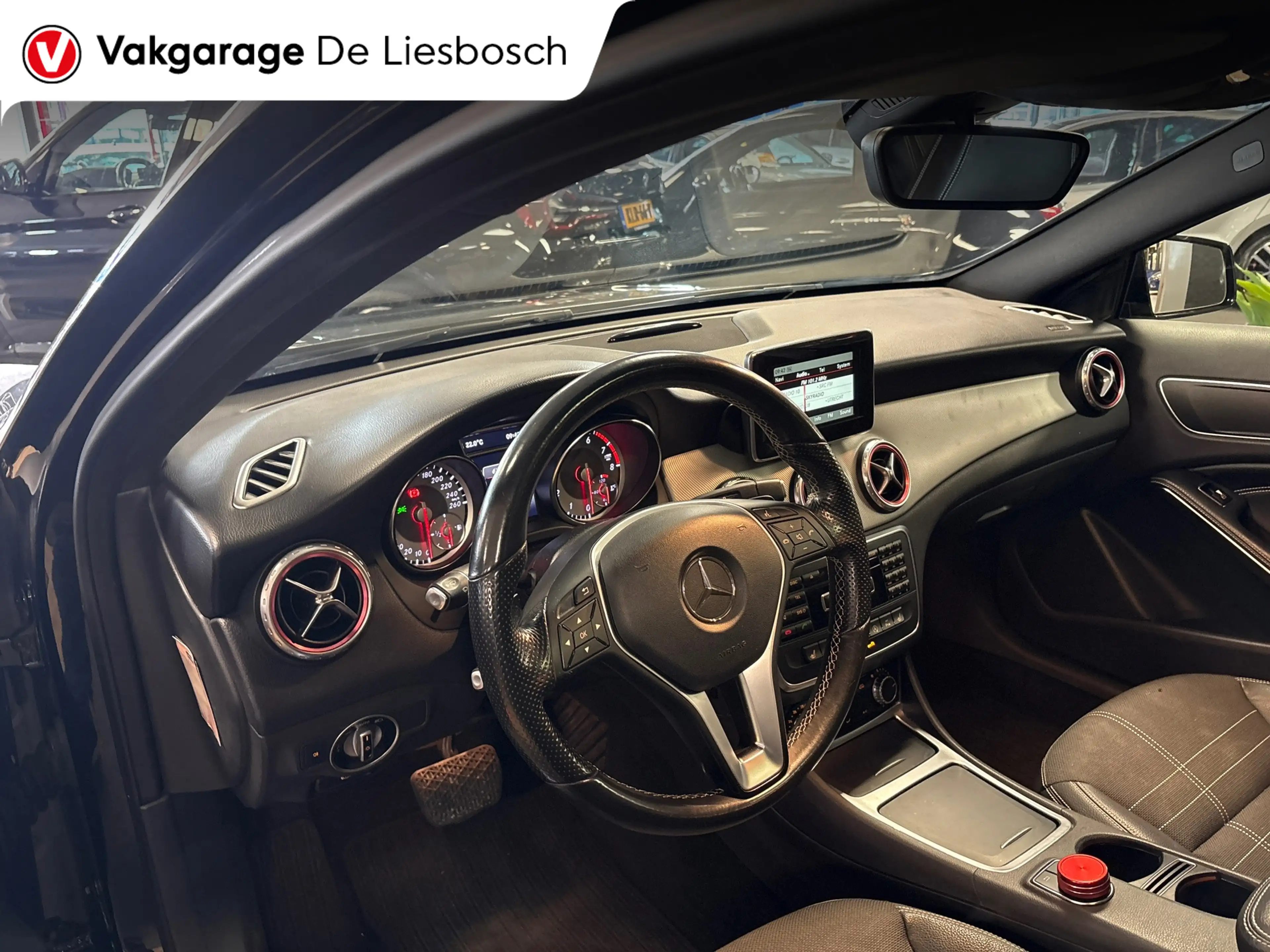Mercedes-Benz GLA 200 Edition 1/pano/night pakket/navi/pdc/led/cruisec/a — photo 9