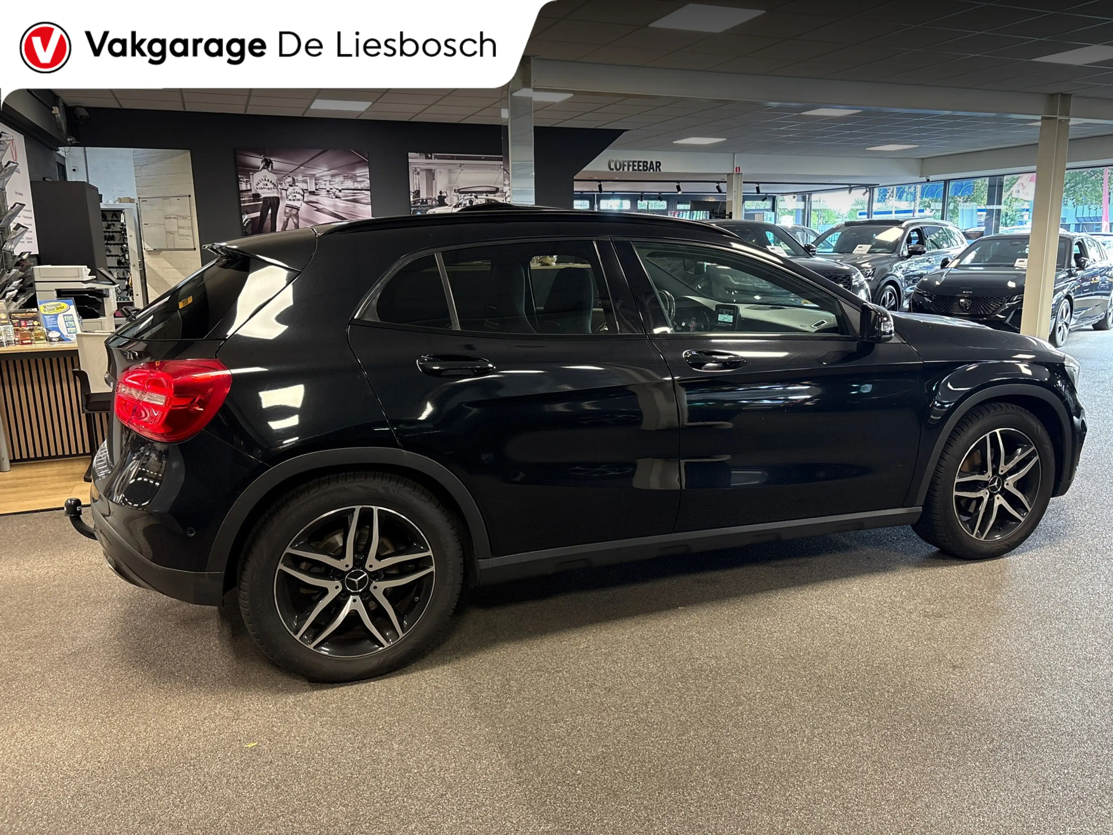 Mercedes-Benz GLA 200 Edition 1/pano/night pakket/navi/pdc/led/cruisec/a — photo 4