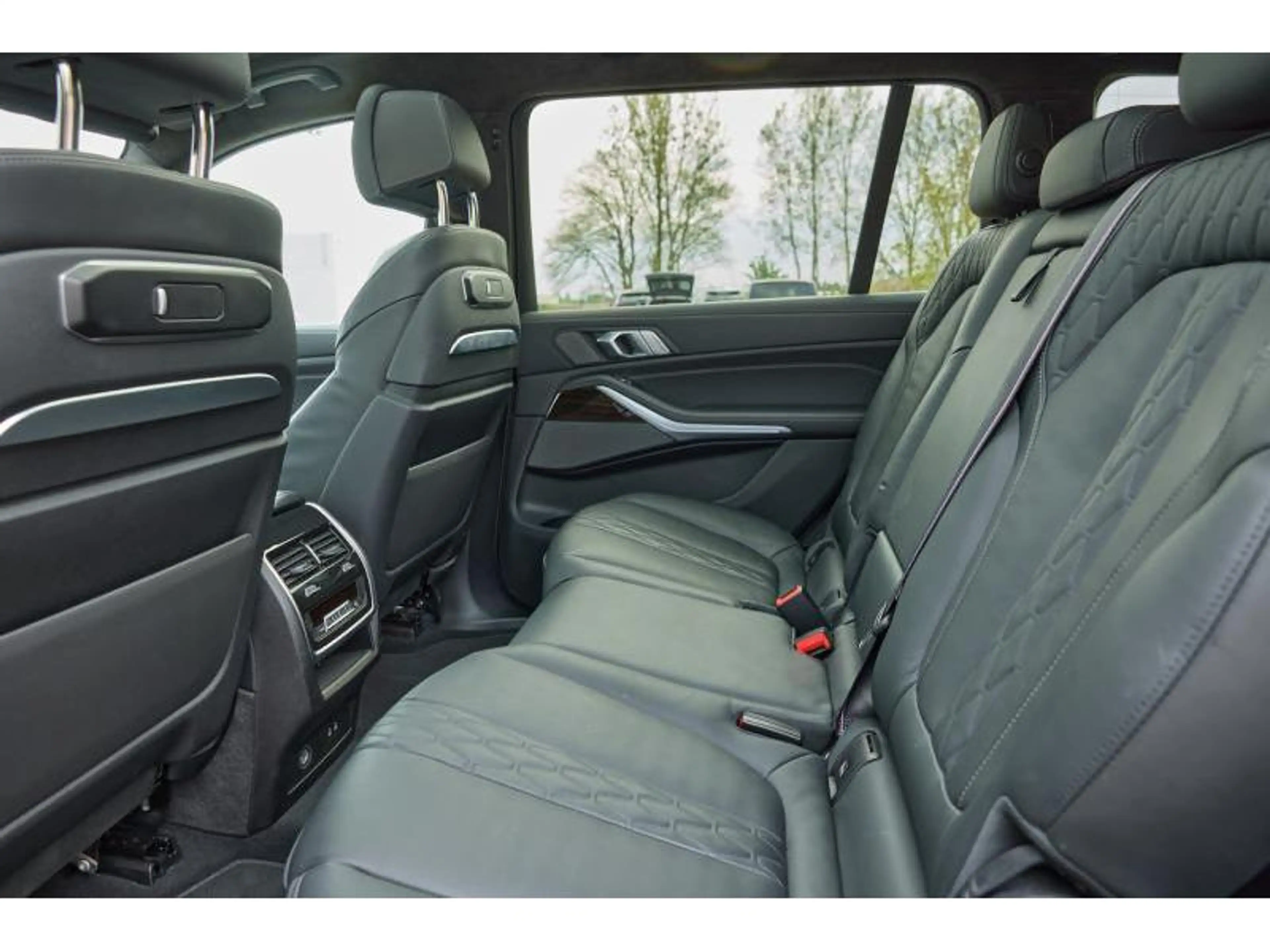 BMW X7 xDrive40d — photo 13