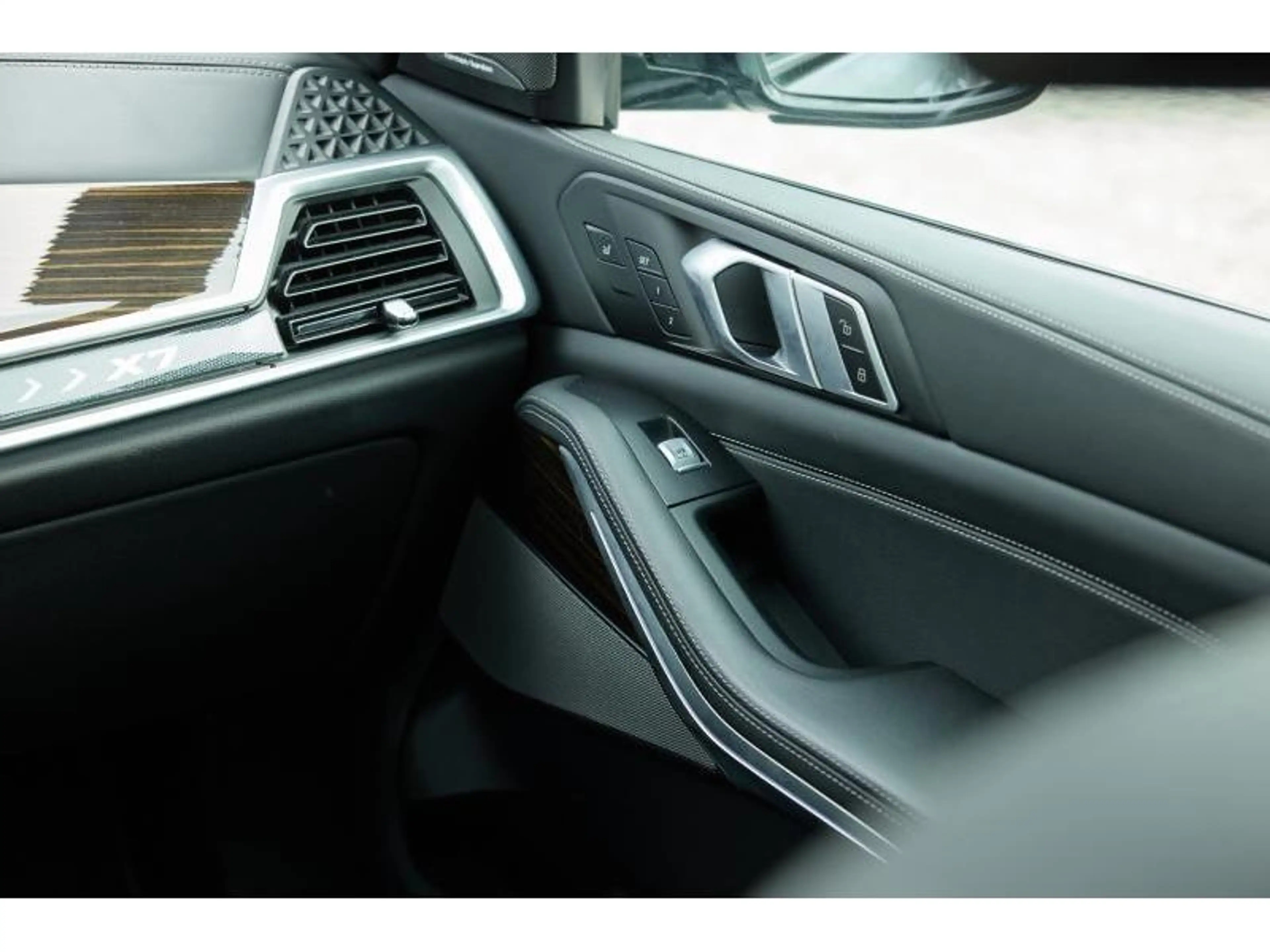 BMW X7 xDrive40d — photo 9