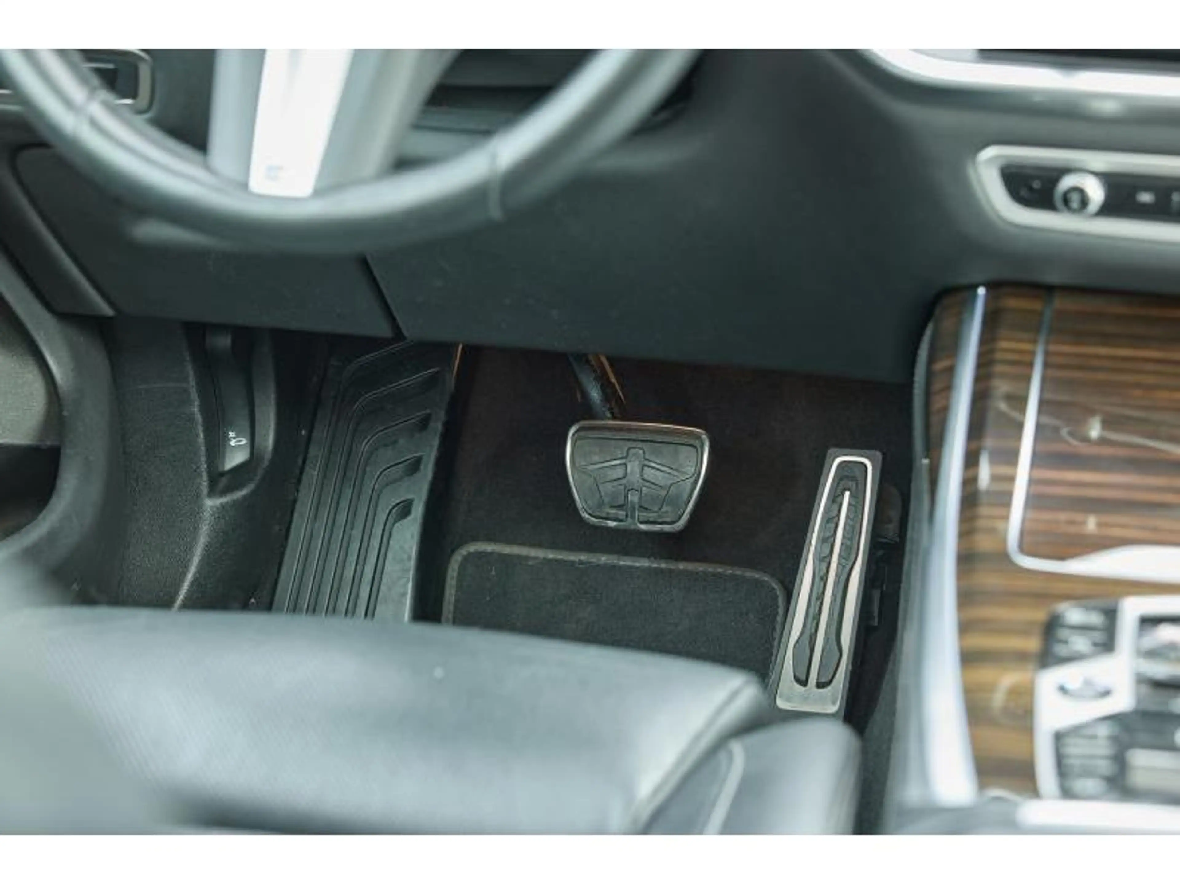 BMW X7 xDrive40d — photo 12