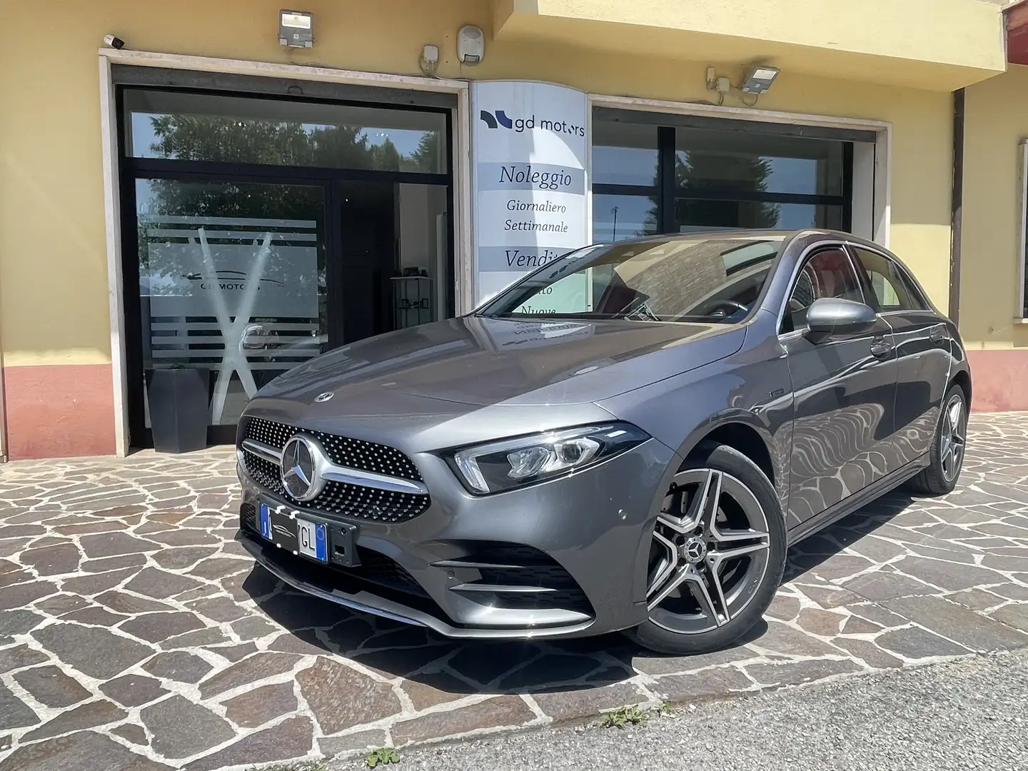 Mercedes-Benz A 250 A 250 e phev (eq-power) Premium auto Gris - 1