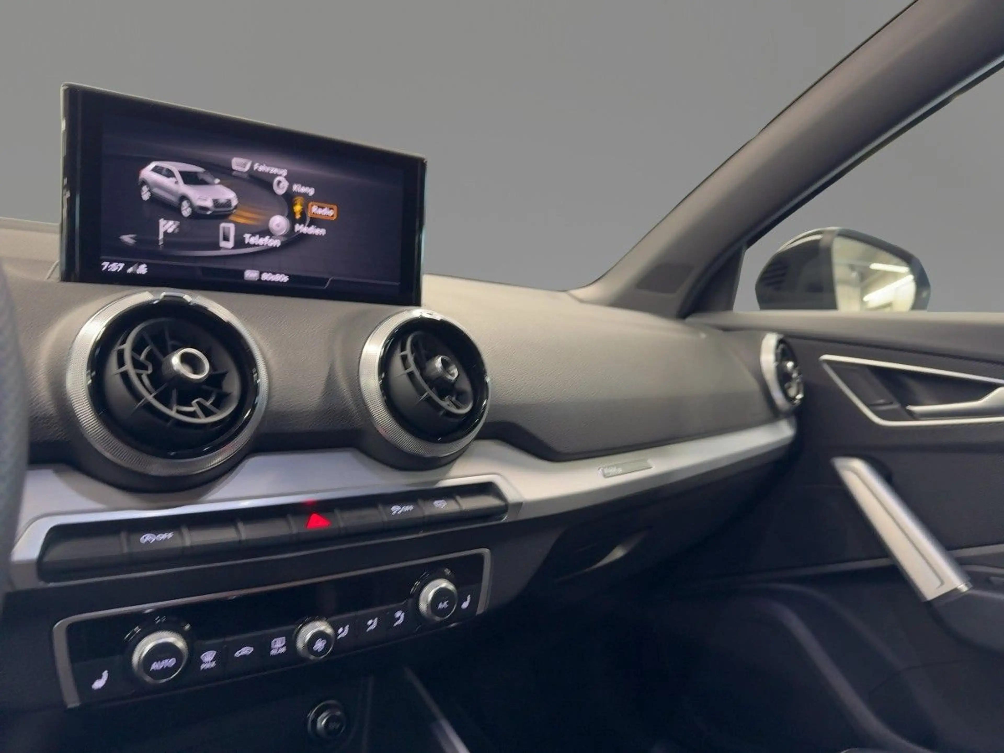 Audi Q2 S line 35 TFSI virtual — photo 12