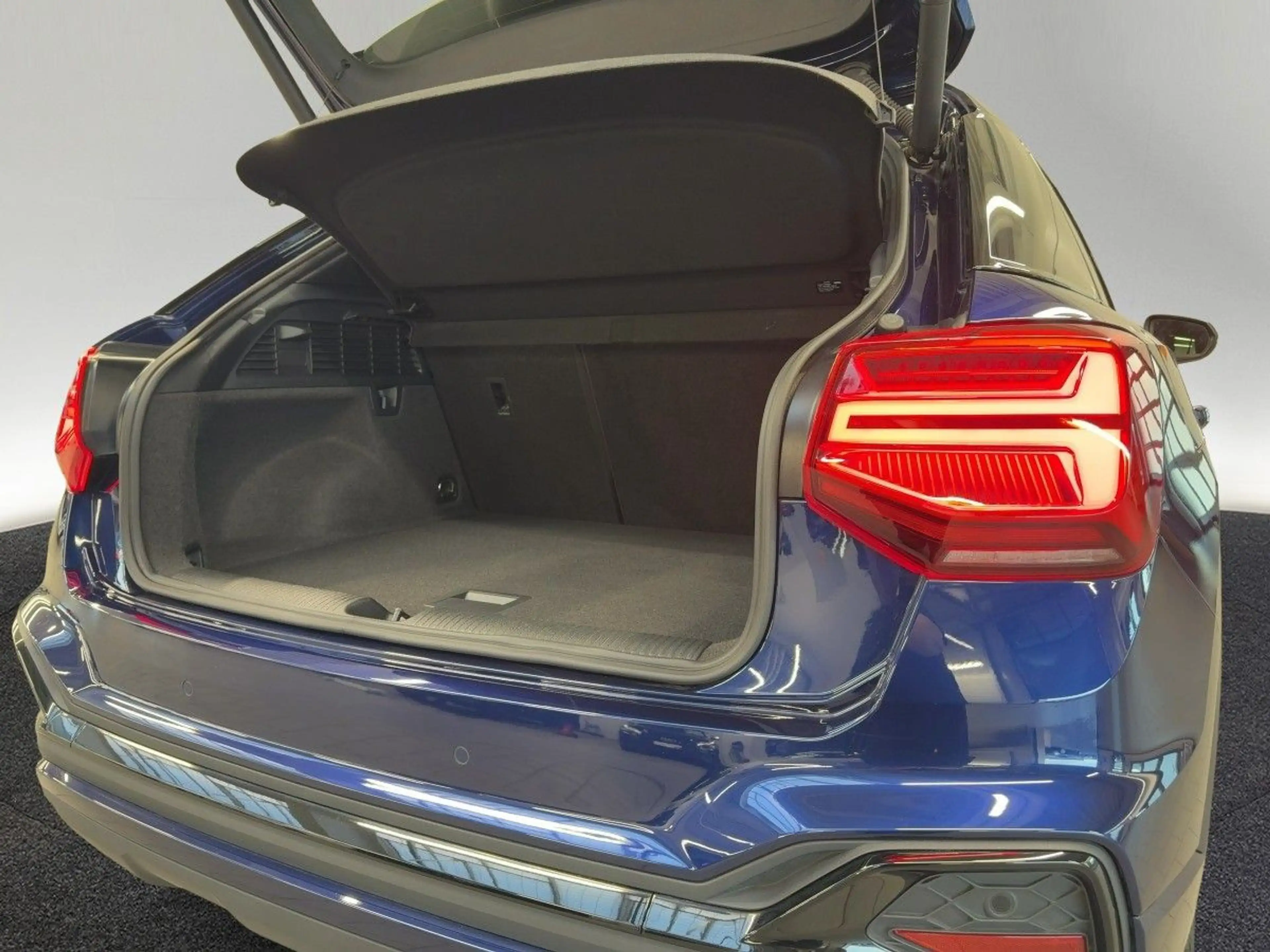 Audi Q2 S line 35 TFSI virtual — photo 7