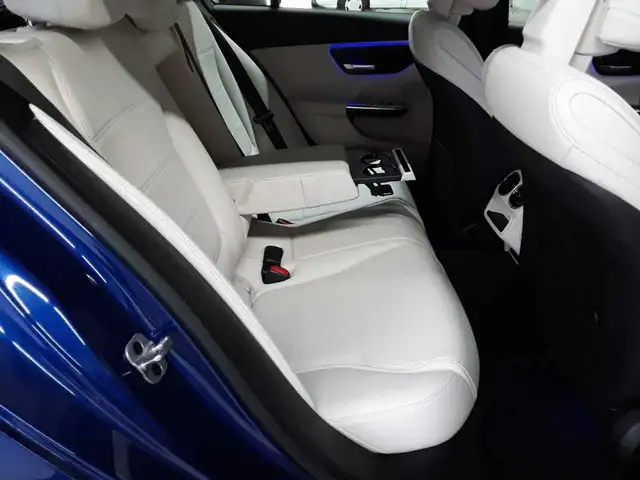 Mercedes-Benz C-Class view 14