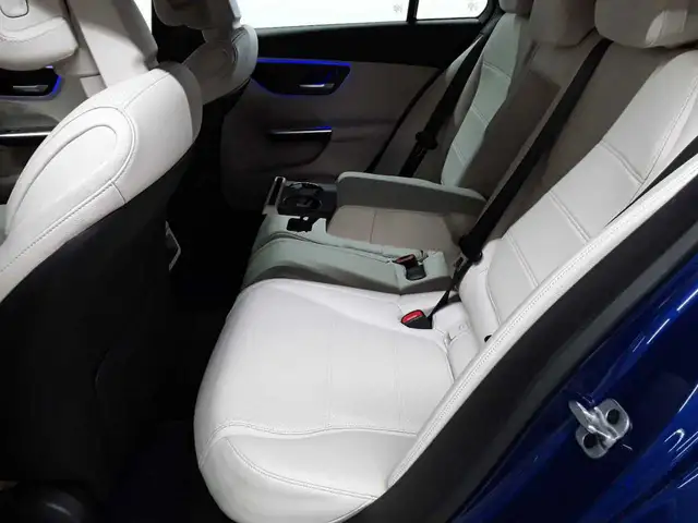 Mercedes-Benz C-Class view 13