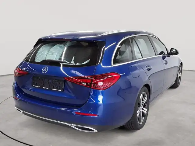 Mercedes-Benz C-Class view 4