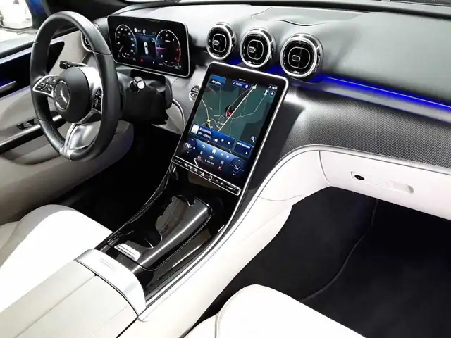 Mercedes-Benz C-Class view 9