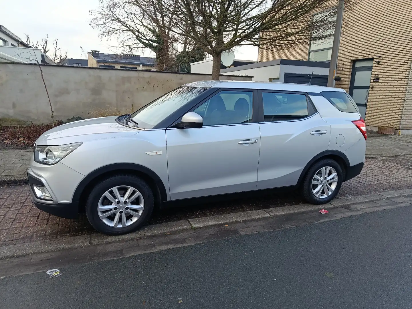 SsangYong XLV e-XGi 160 2WD Start/Stop Quartz Grau - 1