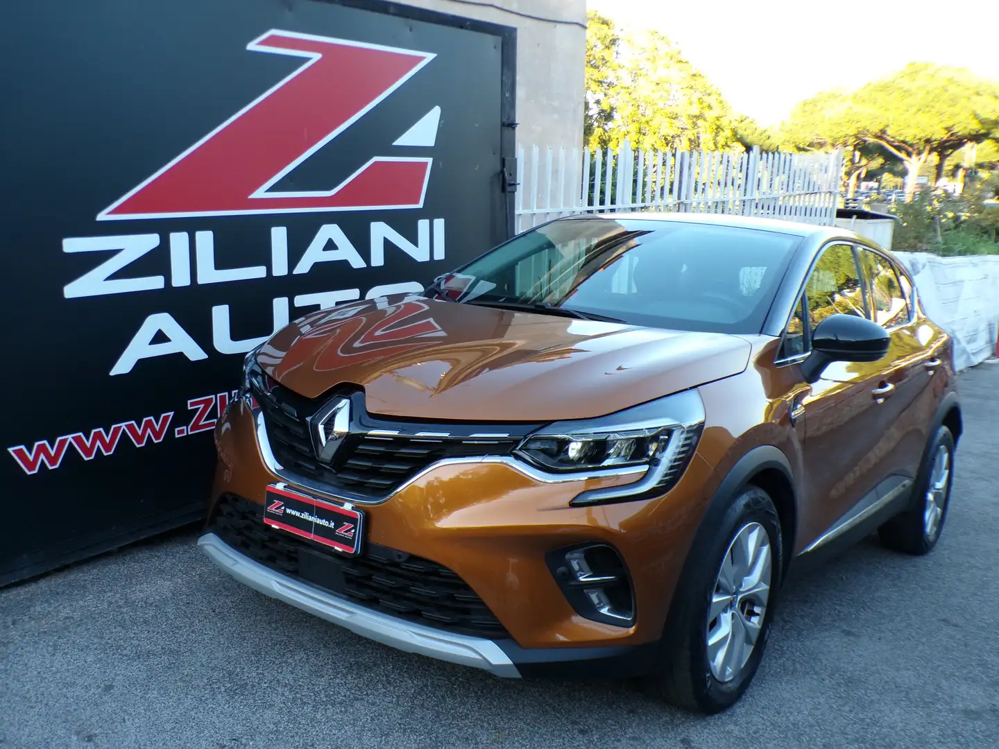 Renault Captur 1.6 phev Intens AUTOM..PLUG IN..APPLE CAR PLAY.. Arancione - 1