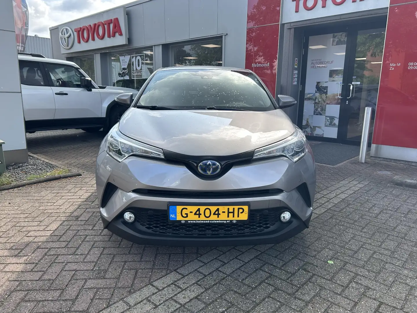 Toyota C-HR 1.8 Hybrid Executive Grijs - 2