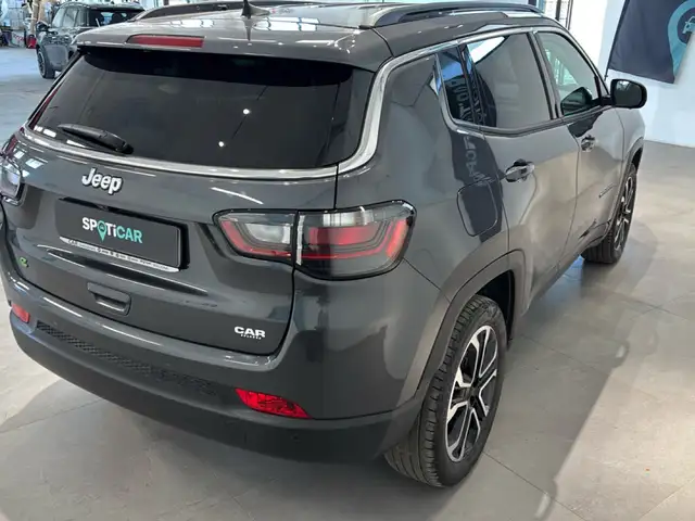 Jeep Compass view 4