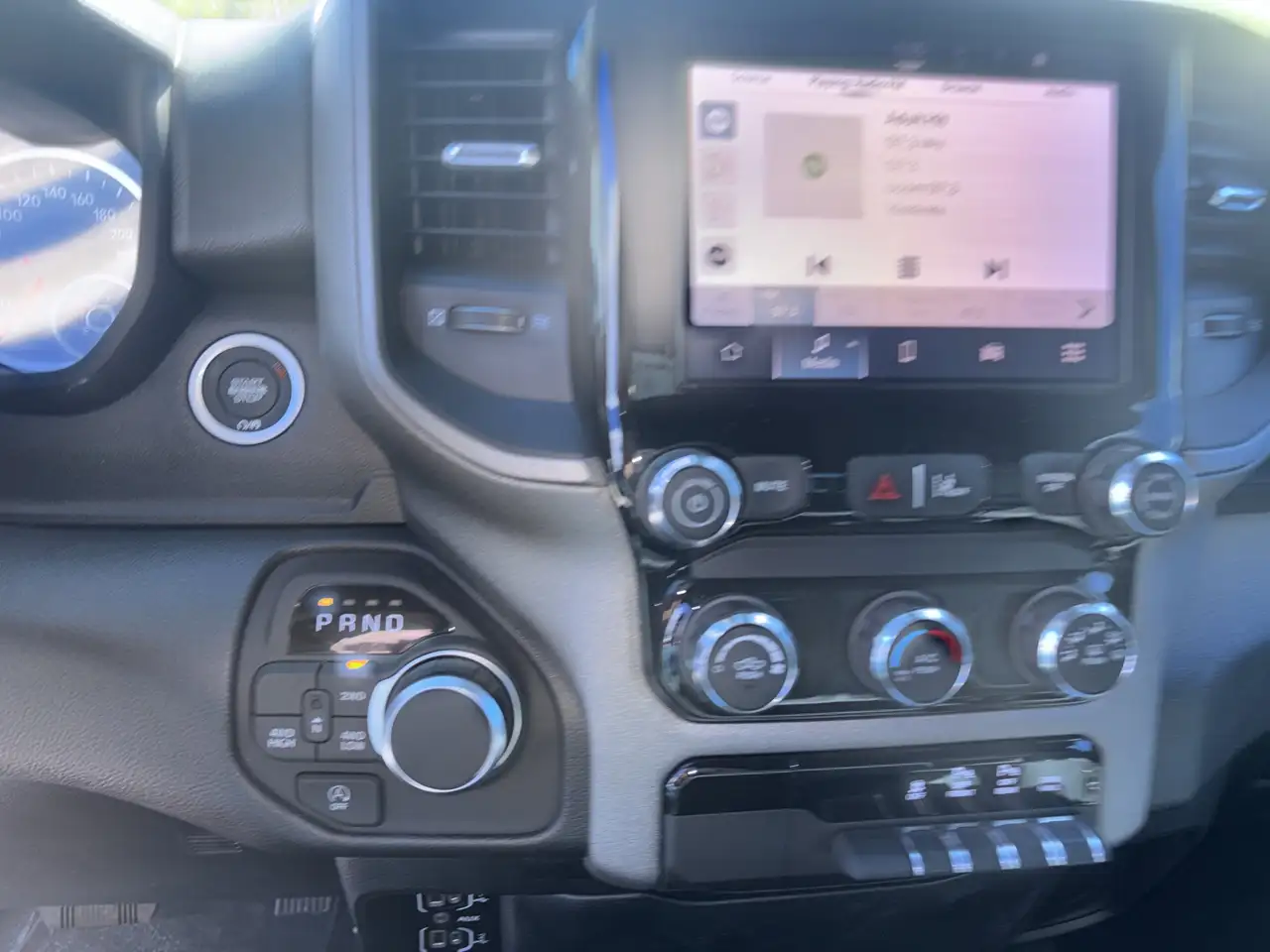 RAM 1500 снимка RAM 1500