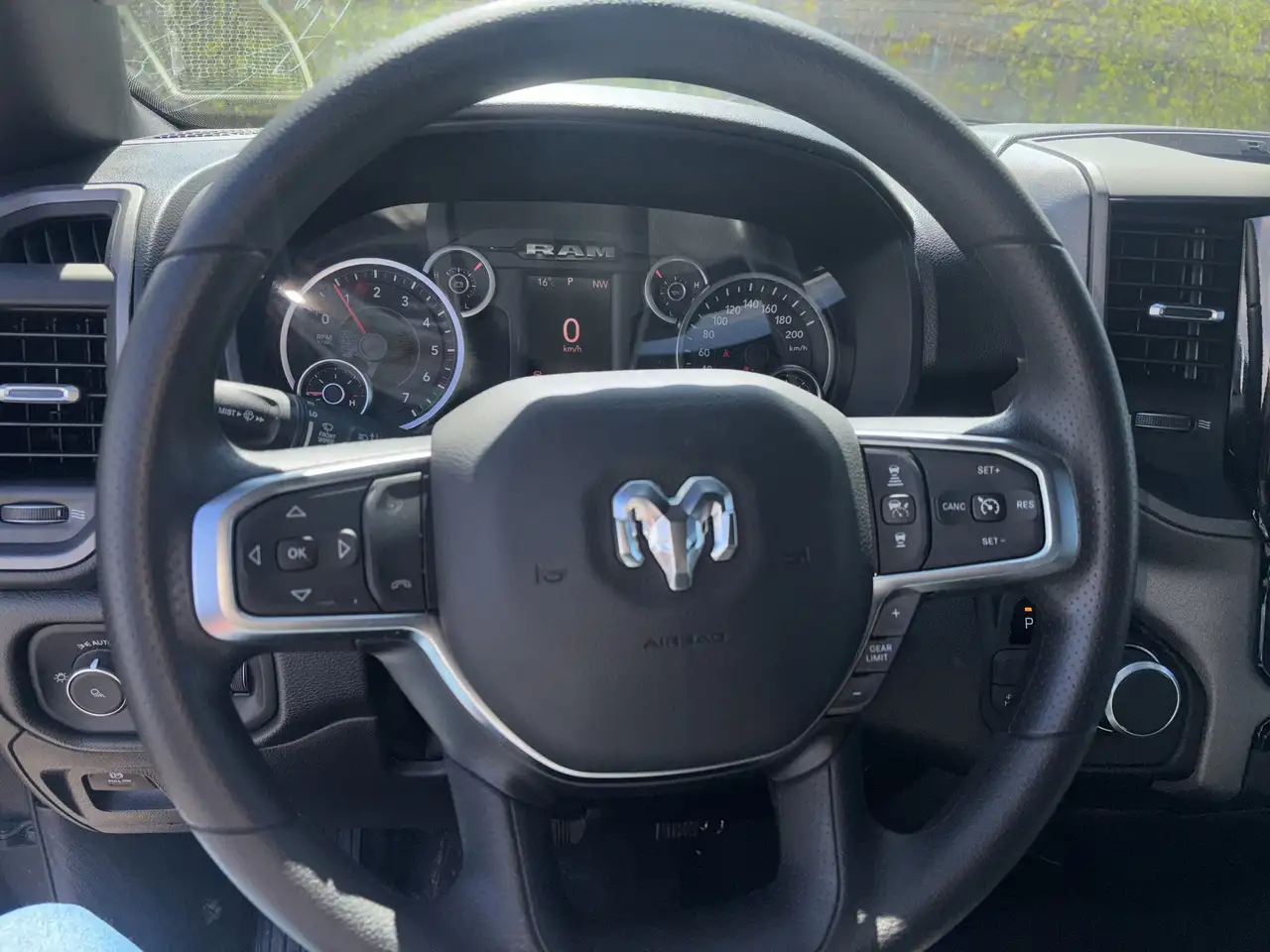 RAM 1500 снимка RAM 1500