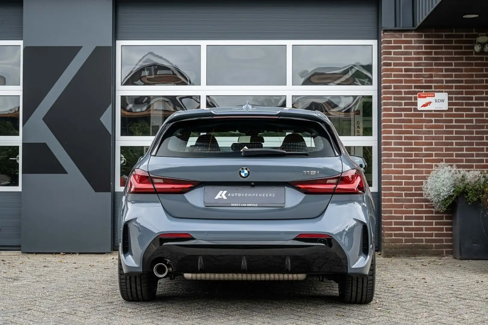 BMW 118 118i Executive Edition | M-Sport | Panorama | Head Grijs - 2