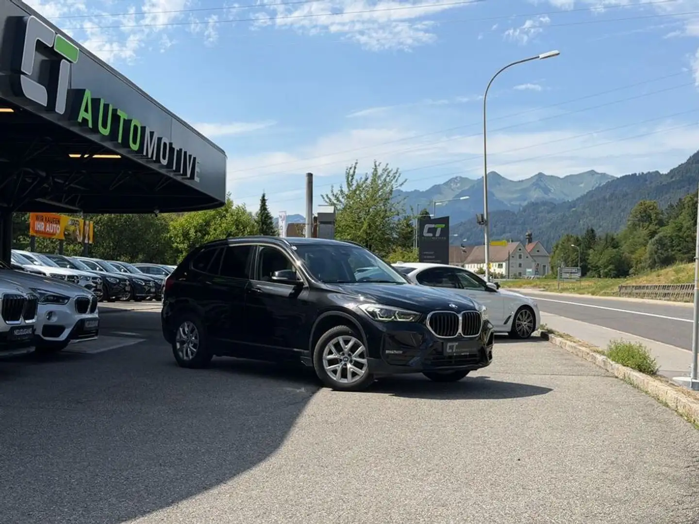 BMW X1 xDrive18d Aut. Schwarz - 1