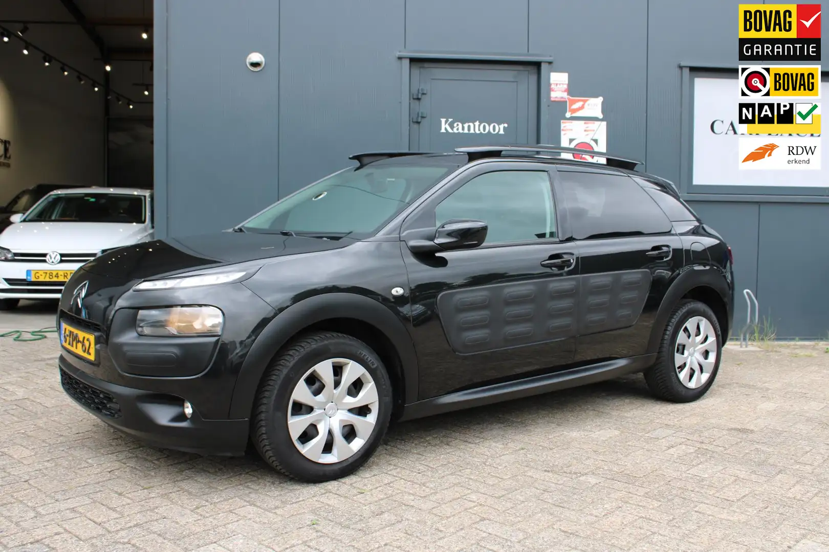 Citroen C4 Cactus 1.2 e-VTi Feel Zwart - 1