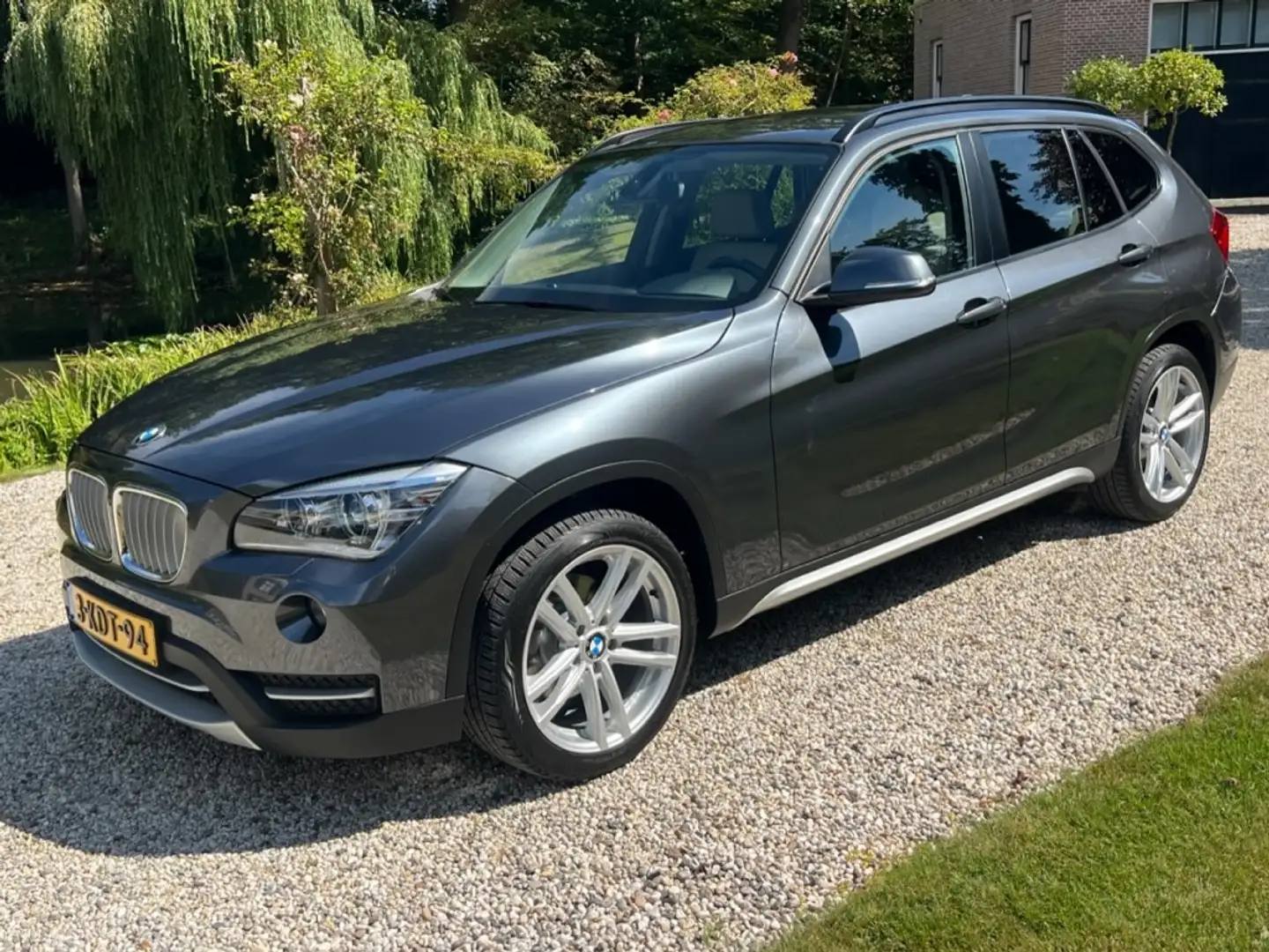 BMW X1 2.0i SDRIVE Upgrade Edition NL-auto 2e eig. TREKHA Gris - 2