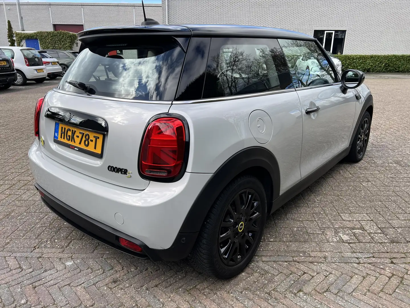 MINI Cooper SE Mini Electric Classic 33 kWh Wit - 2