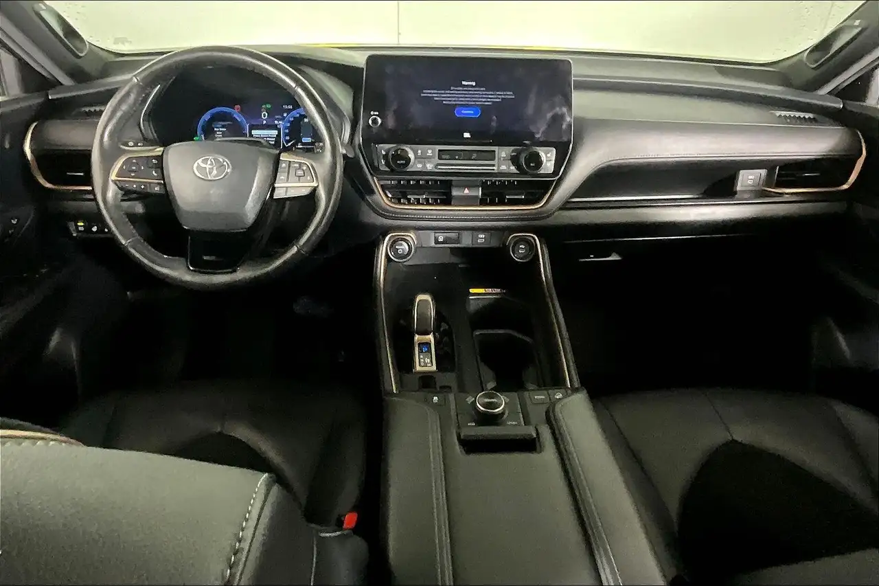 Toyota Grand Highlander снимка Toyota Grand Highlander