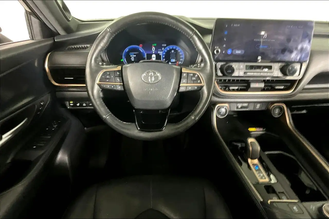 Toyota Grand Highlander снимка Toyota Grand Highlander