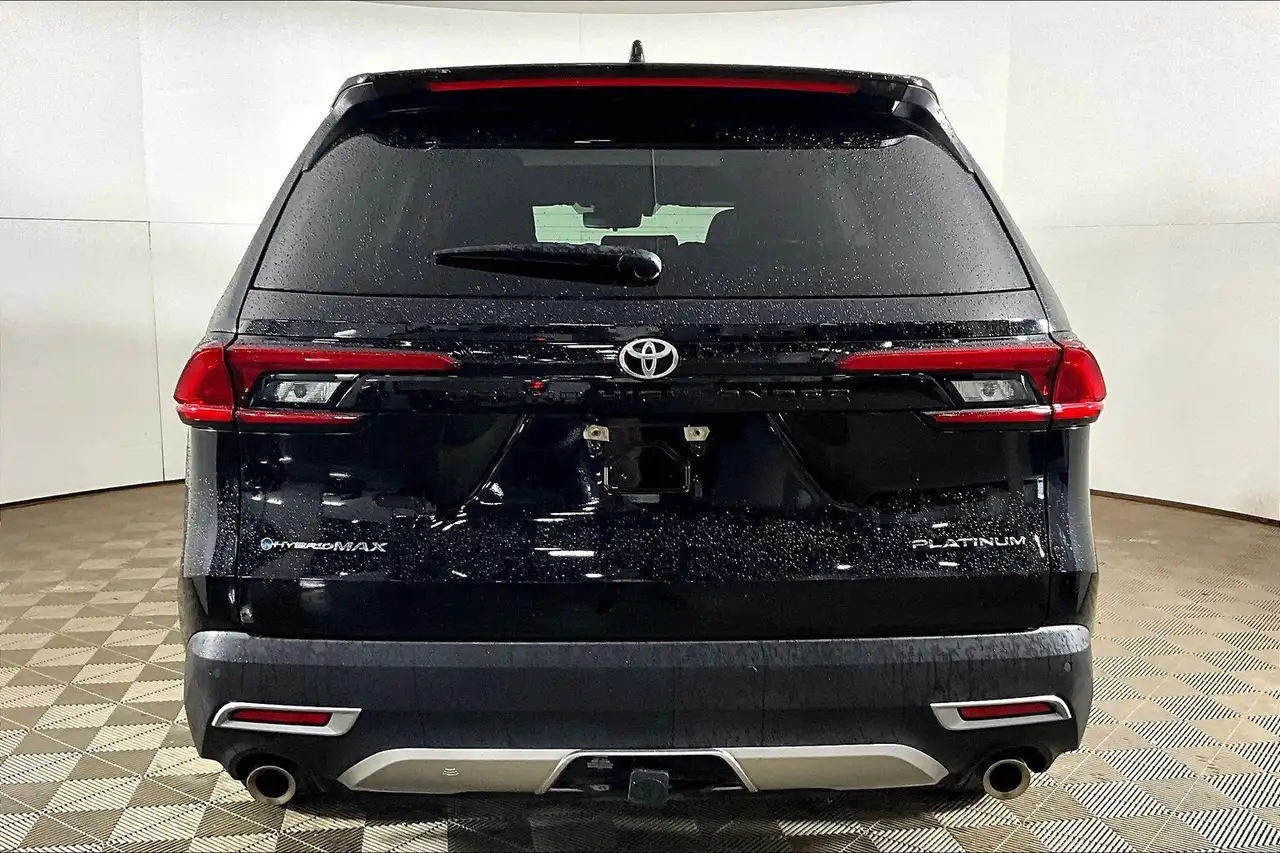 Toyota Grand Highlander снимка Toyota Grand Highlander