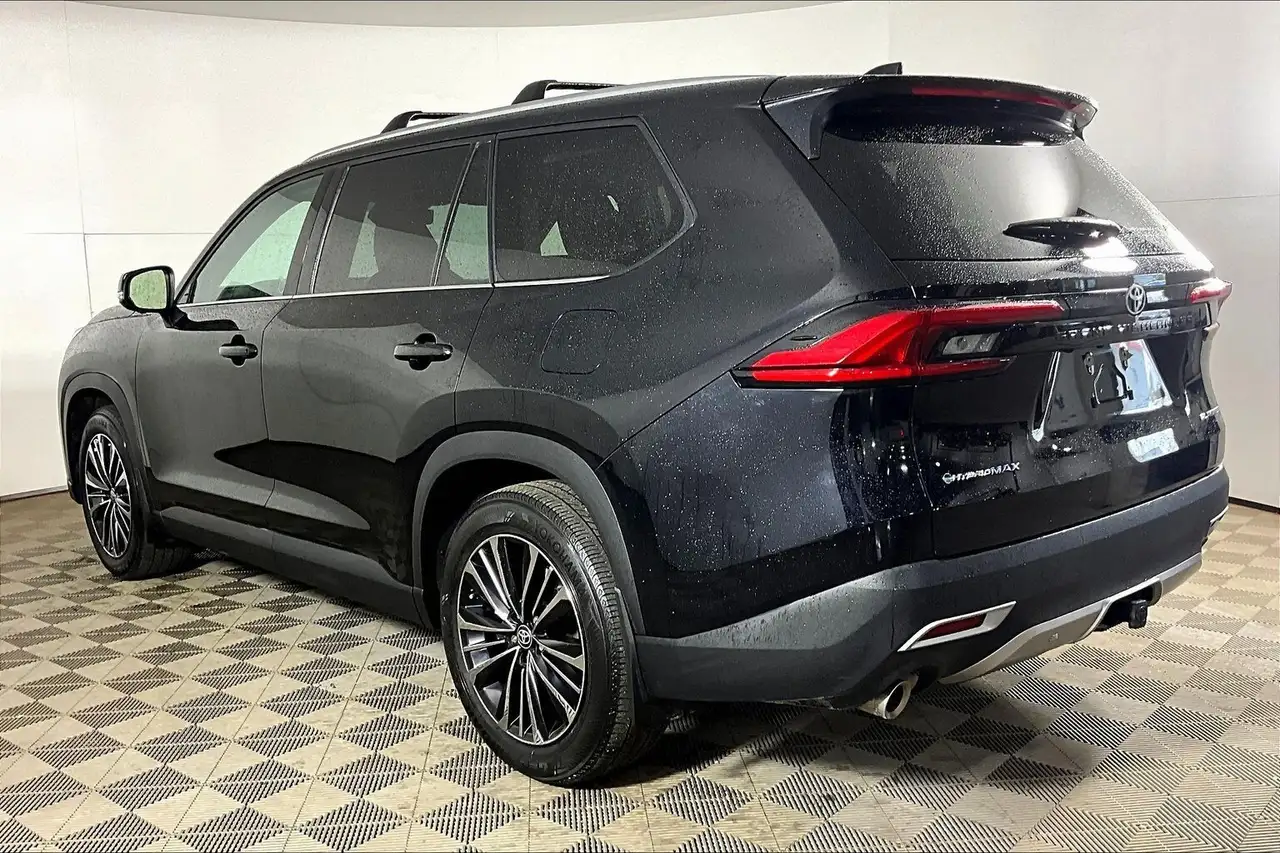 Toyota Grand Highlander снимка Toyota Grand Highlander