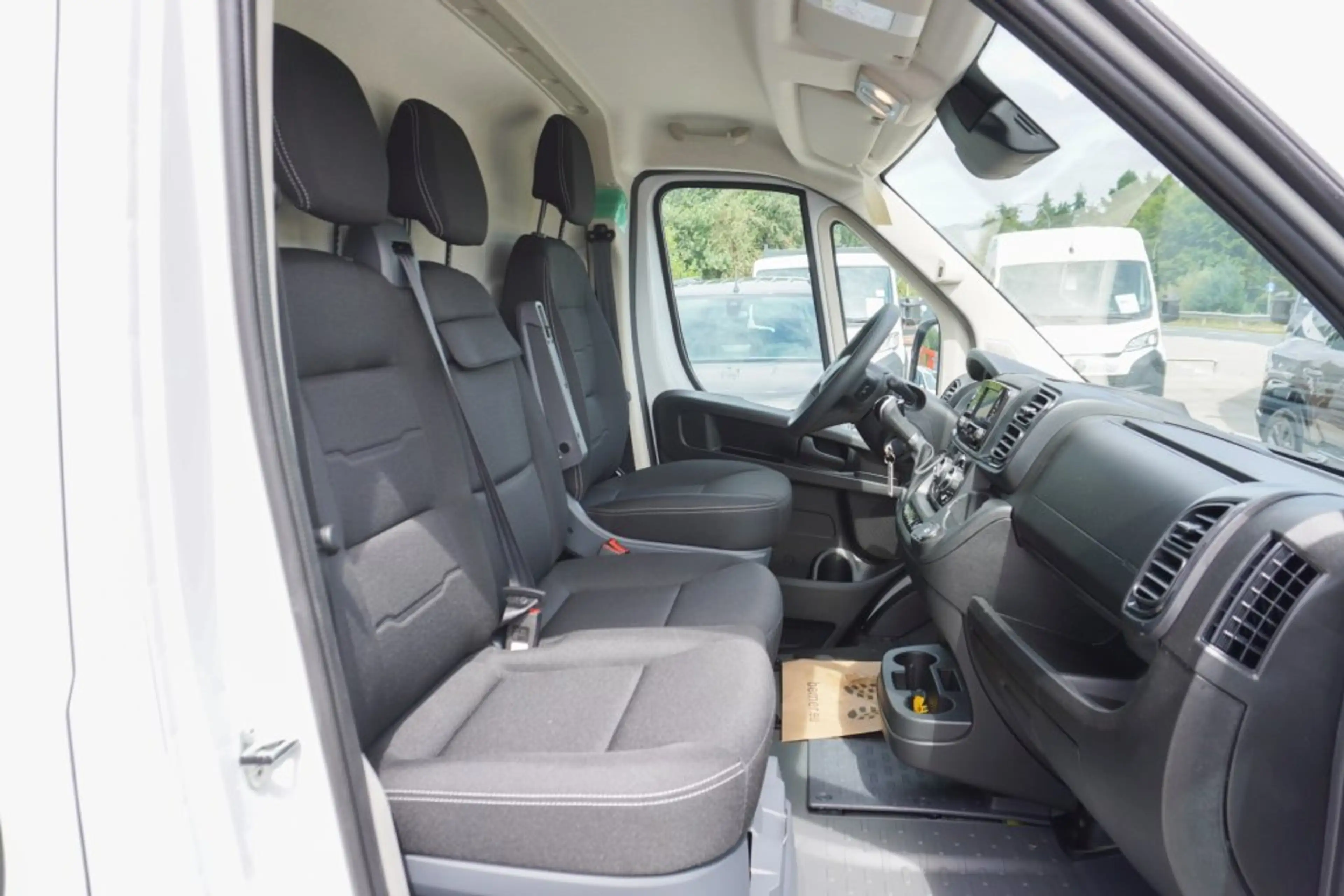 Peugeot Boxer KW L3H2 3.5T Heavy Diesel 140 Automatik — photo 9