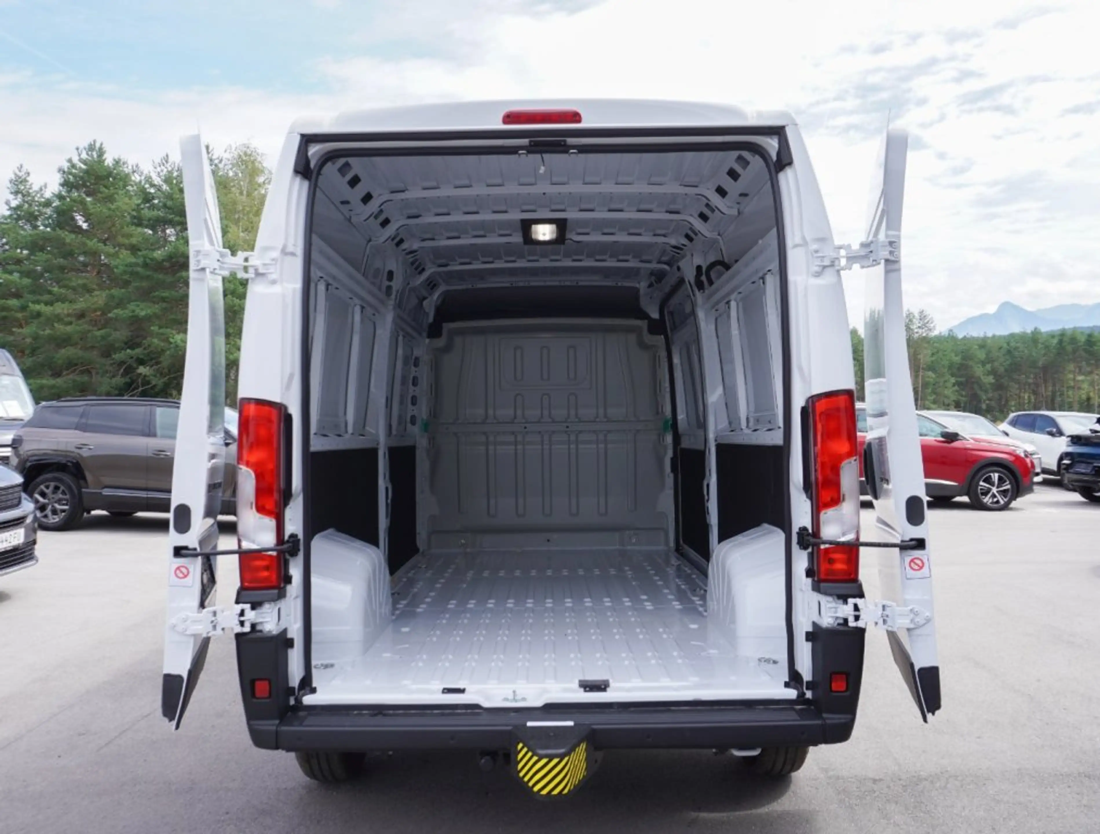 Peugeot Boxer KW L3H2 3.5T Heavy Diesel 140 Automatik — photo 12