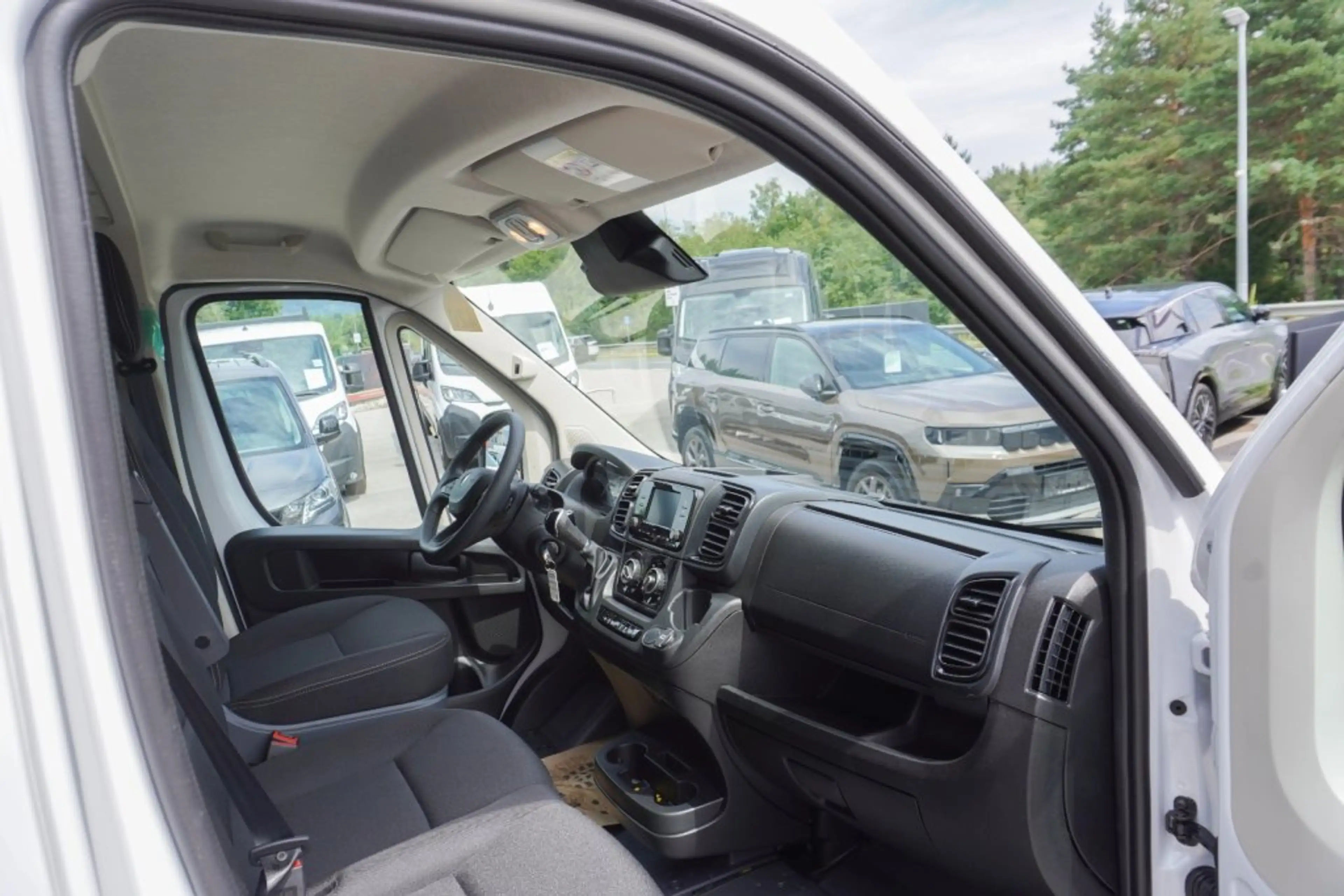 Peugeot Boxer KW L3H2 3.5T Heavy Diesel 140 Automatik — photo 10