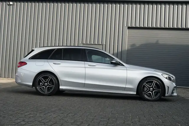 Mercedes-Benz C-Class view 9