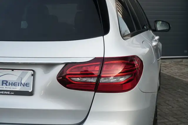Mercedes-Benz C-Class view 15