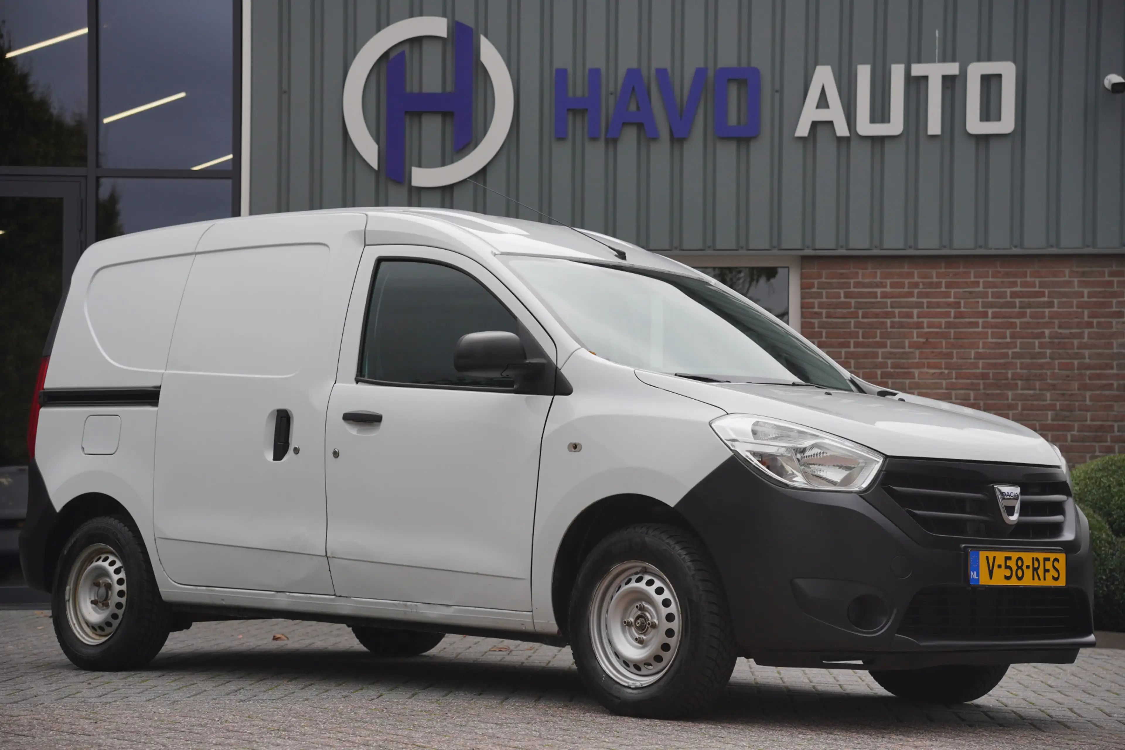 Dacia Dokker 1.6 MPI, BENZINE, TREKHAAK, BTW-VRIJ / MARGE