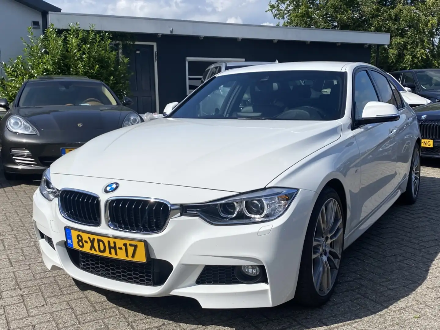 BMW 320 3-serie 320i High Exe Sedan M-Pakket 2014 NL Auto Wit - 1
