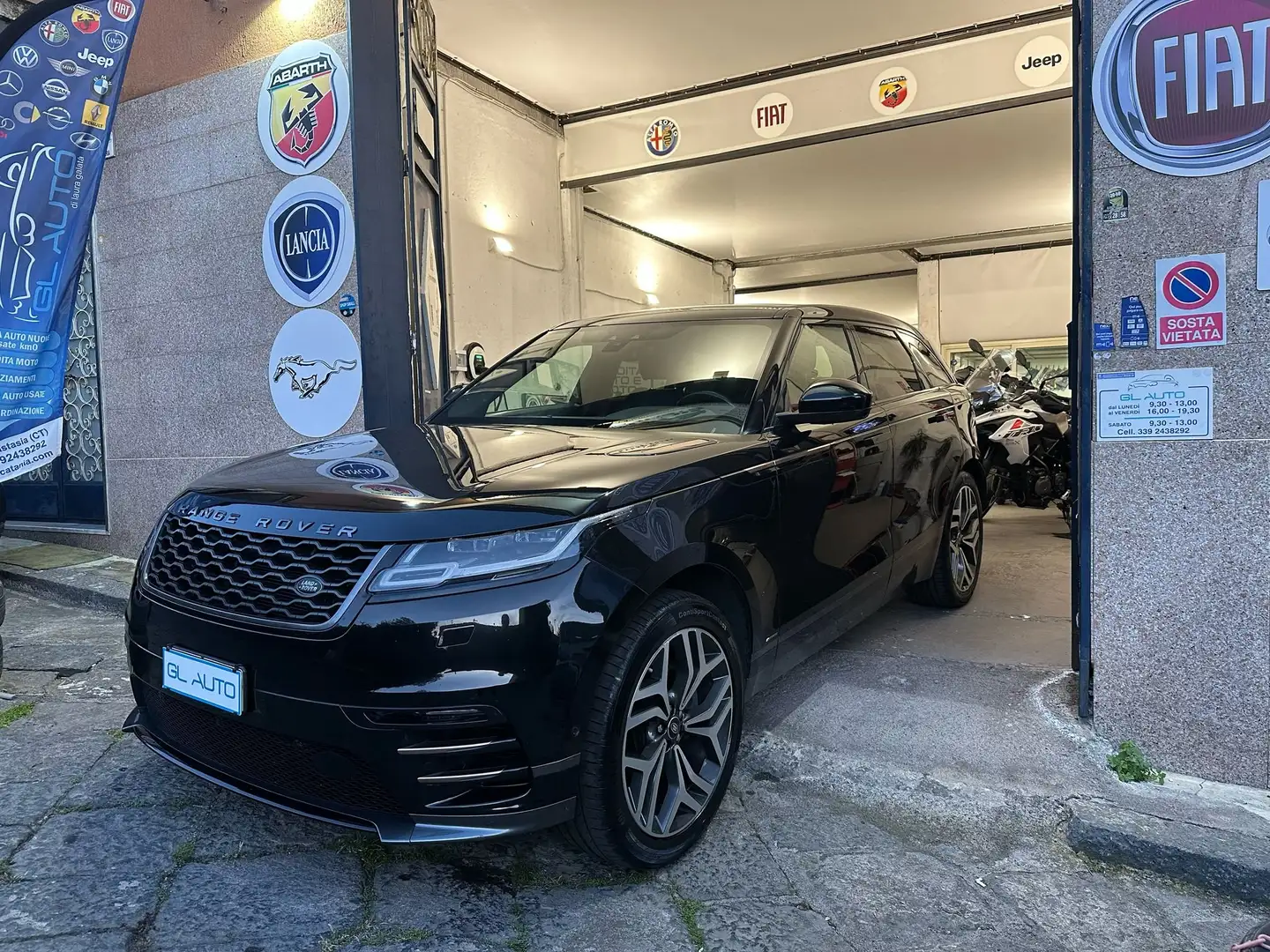 Land Rover Range Rover Velar Range Rover Velar 2.0 i4 R-Dynamic 240cv auto Nero - 1