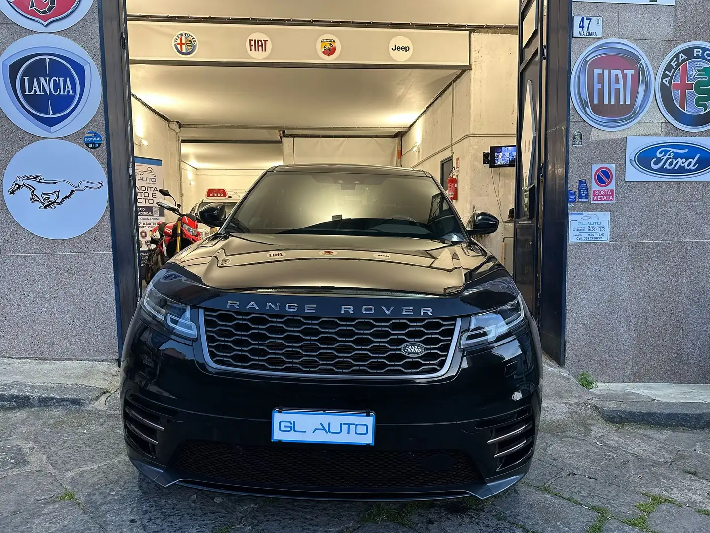 Land Rover Range Rover Velar Range Rover Velar 2.0 i4 R-Dynamic 240cv auto Nero - 2