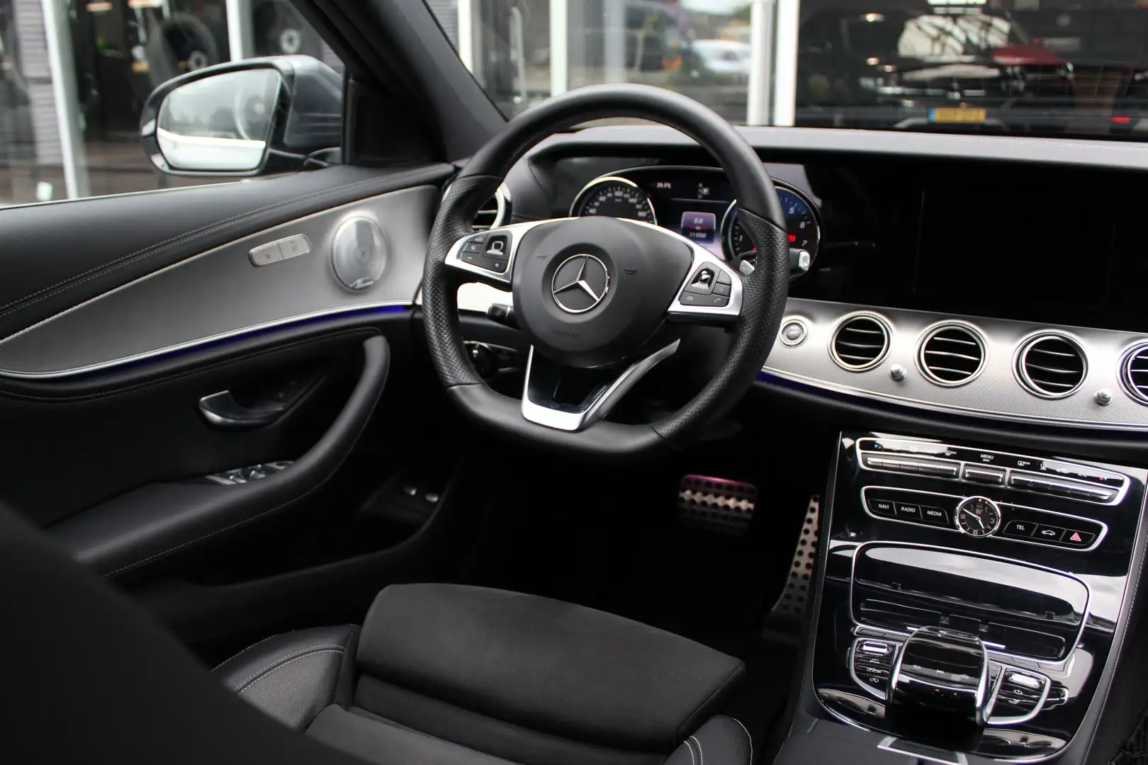 Mercedes-Benz E 250 Estate AMG | Burmester | Trekhaak | 360° | Grijs - 2