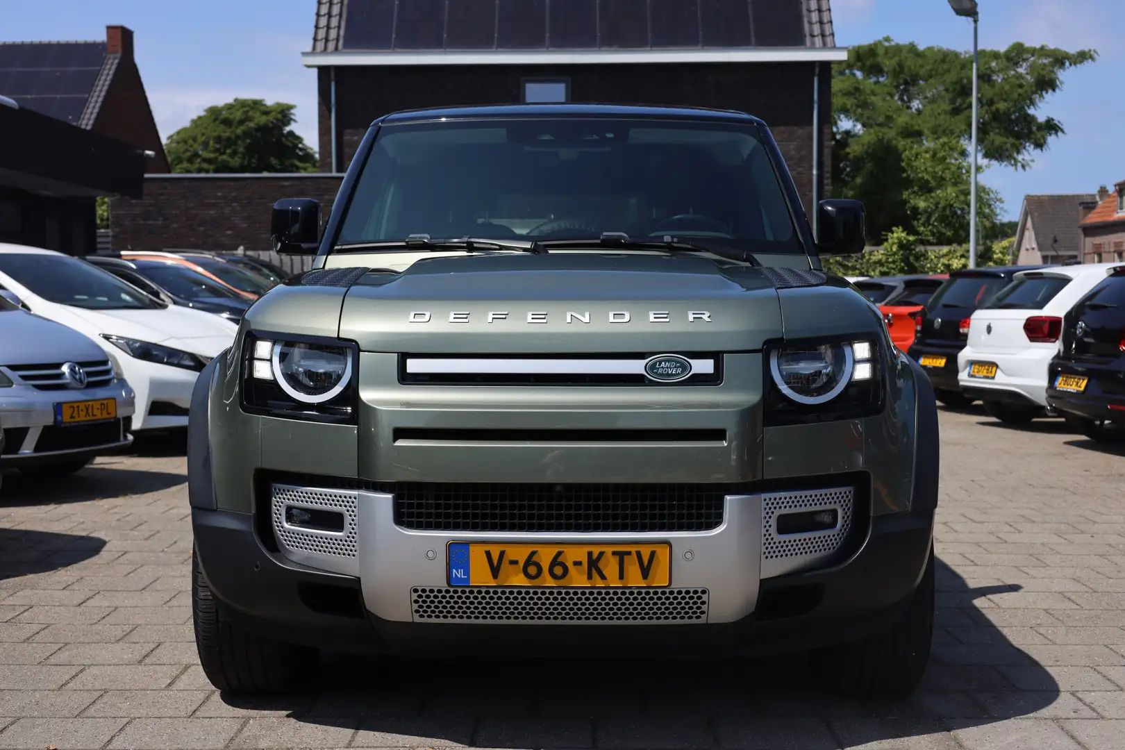 Land Rover Defender 2.0 D240 110 S *GRIJS KENTEKEN* Groen - 2