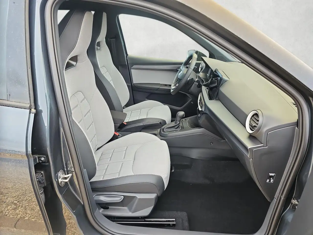 SEAT Arona 1.5 TSI DSG FR AHK / Tech-Paket / Keyless 11