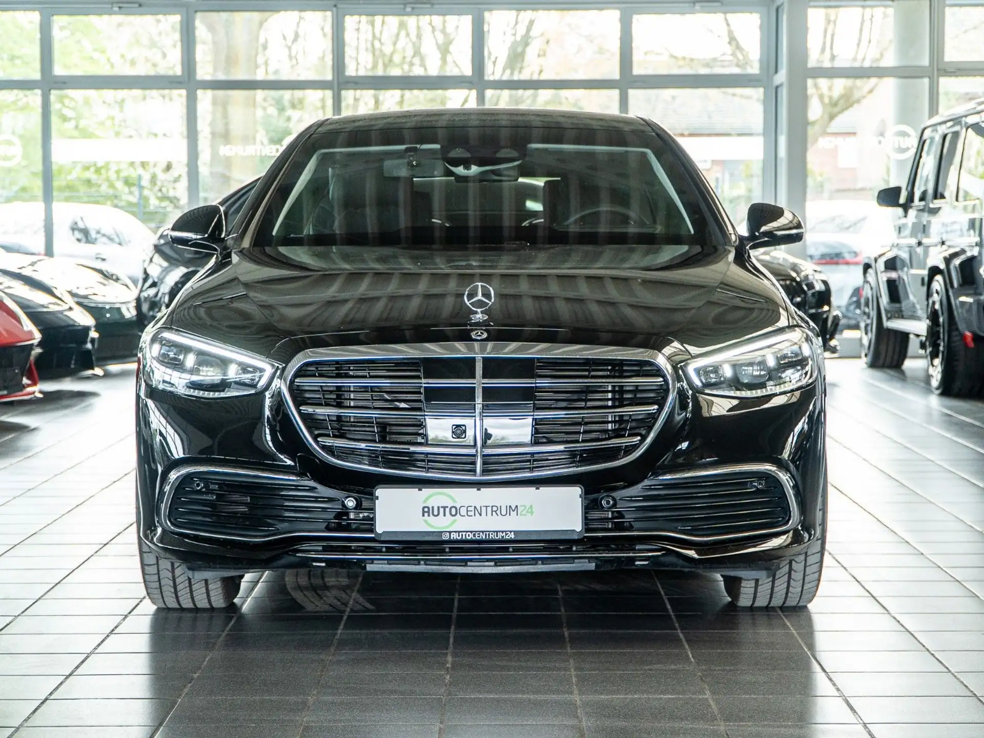 벤츠 Mercedes-Benz S-Class S 680 2024 검정 사진 3