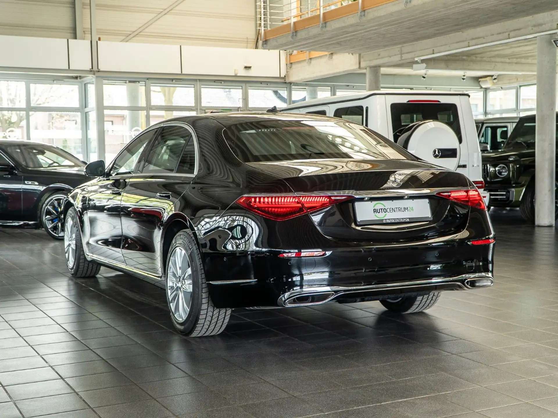 벤츠 Mercedes-Benz S-Class S 680 2024 검정 사진 6