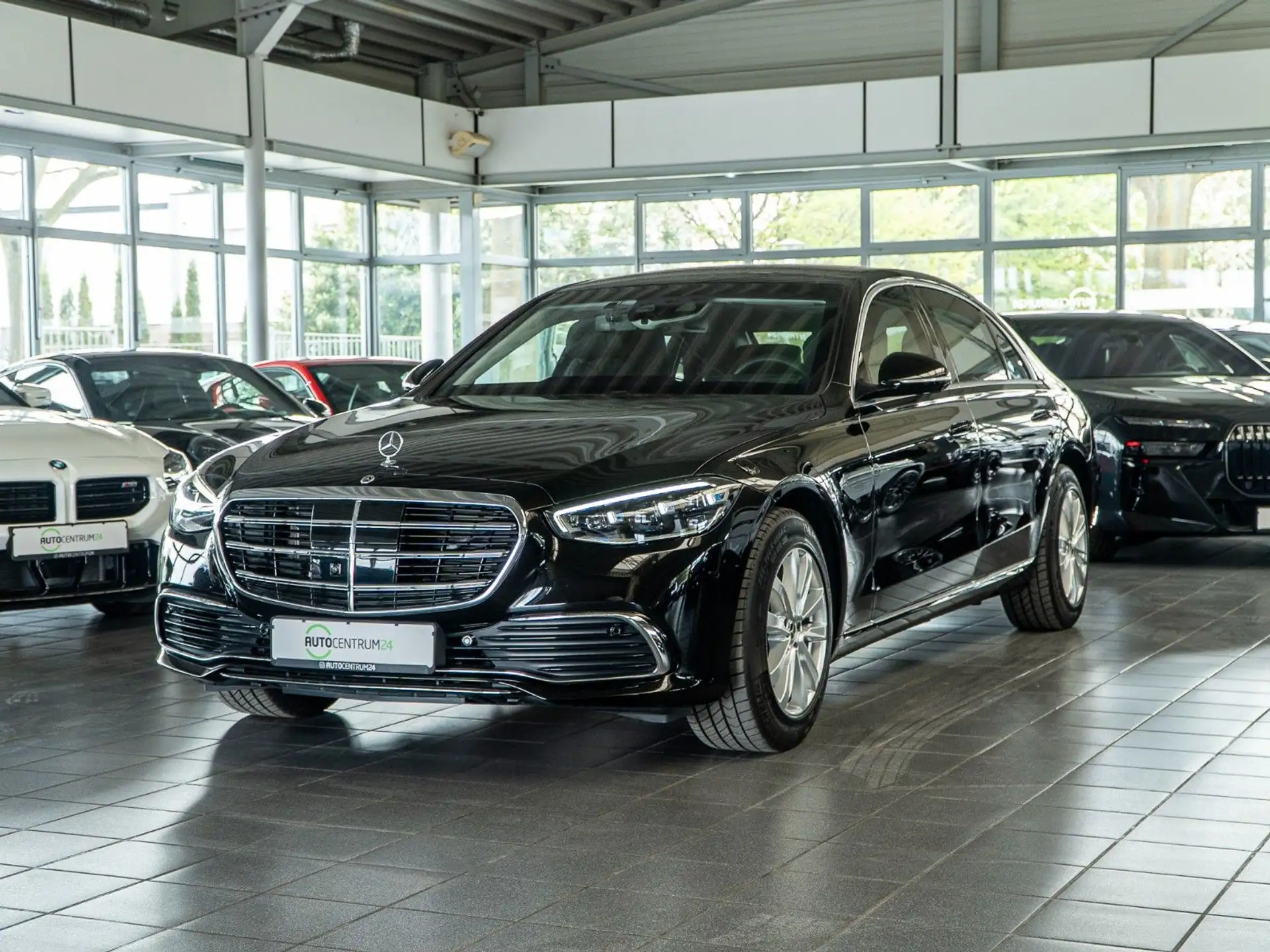 벤츠 Mercedes-Benz S-Class S 680 2024 검정 사진 2