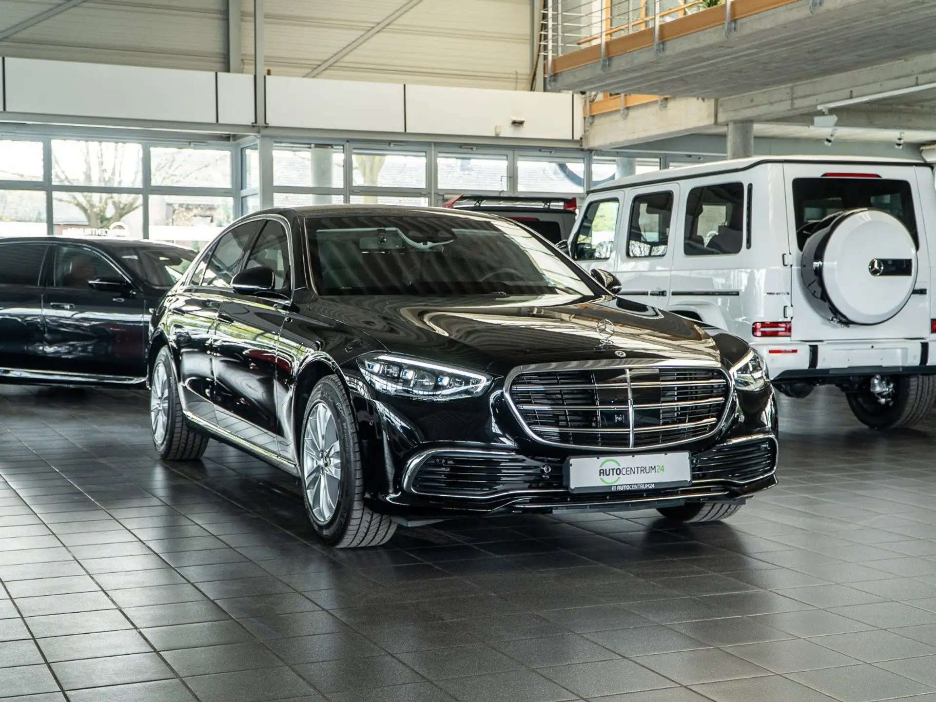 벤츠 Mercedes-Benz S-Class S 680 2024 검정 사진 4
