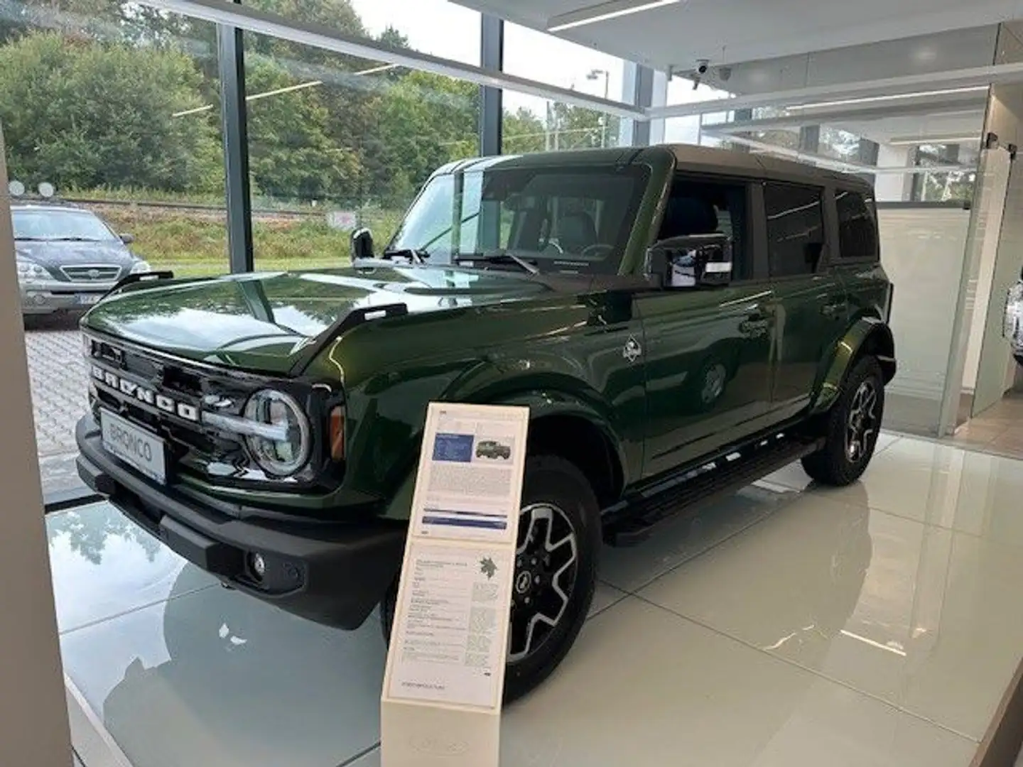 Ford Bronco Outer Banks 2.7 EcoBoost V6 AWD Groen - 1
