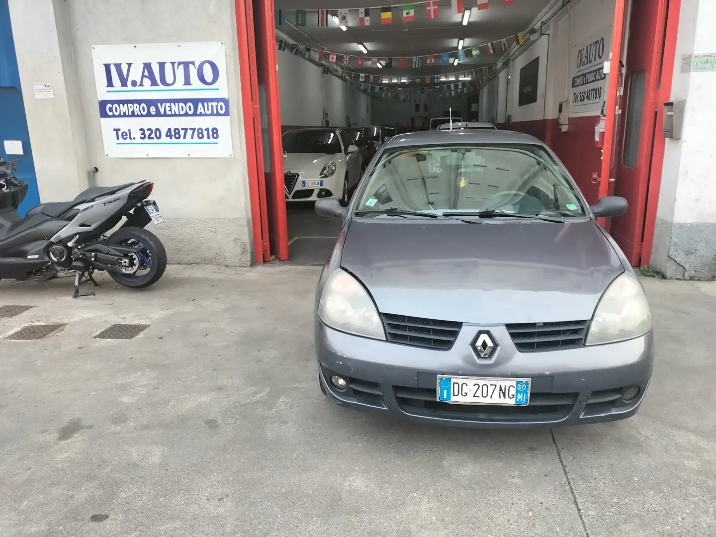 Renault Clio 5p 1.2 16v Confort km 131000 Argento - 1