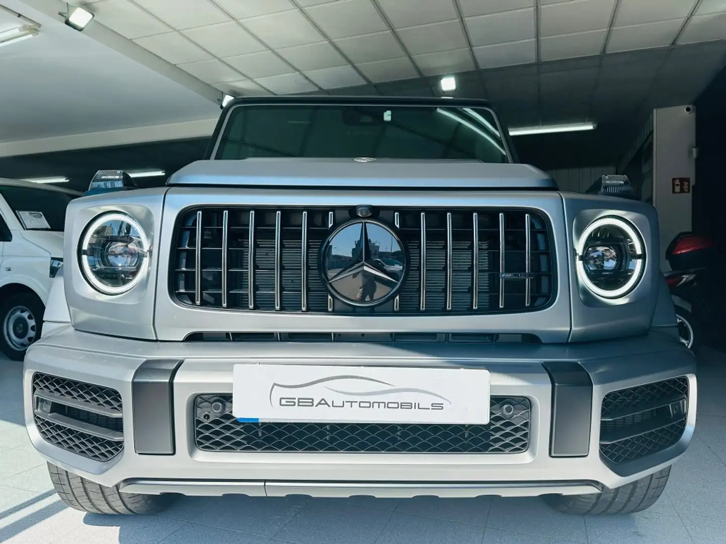 Mercedes-Benz G 63 AMG 4Matic 9G-Tronic Gris - 2