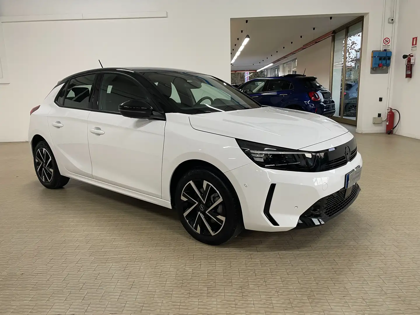 Opel Corsa 1.2 GS 100cv 2025 Bicolor km 11000 Neopatentati Bianco - 1