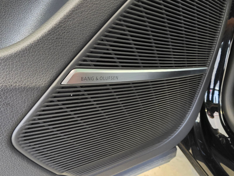 Audi RS Q8 *Keramik/V-MAX 305/Garantie/AHK/Standhzg* — photo 12