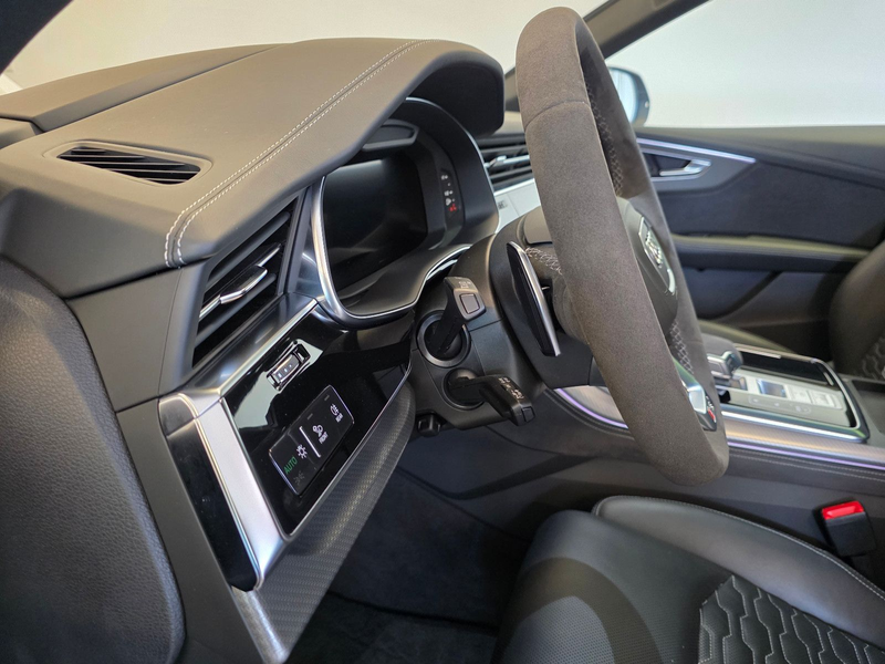 Audi RS Q8 *Keramik/V-MAX 305/Garantie/AHK/Standhzg* — photo 13